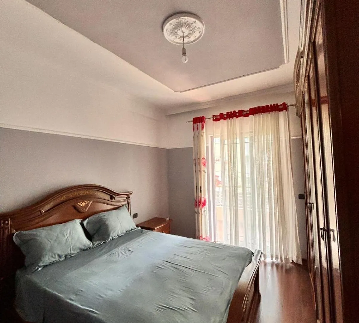 Meda'S Apartment Тирана